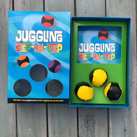 Juggling Step-By-Step Kit: Book by Bobby Besmehn & Three Juggling Balls - Picture 4 of 5